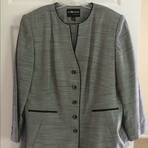 Sag Harbor Skirts - Women’s Black and White Skirt Suit Sag Harbor Skirts - Women’s Black and White Skirt Suit